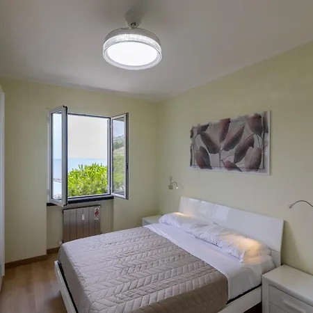 304 - Casa Sofia Con Terrazza Vista Mare, 500metri Dalla דירה *